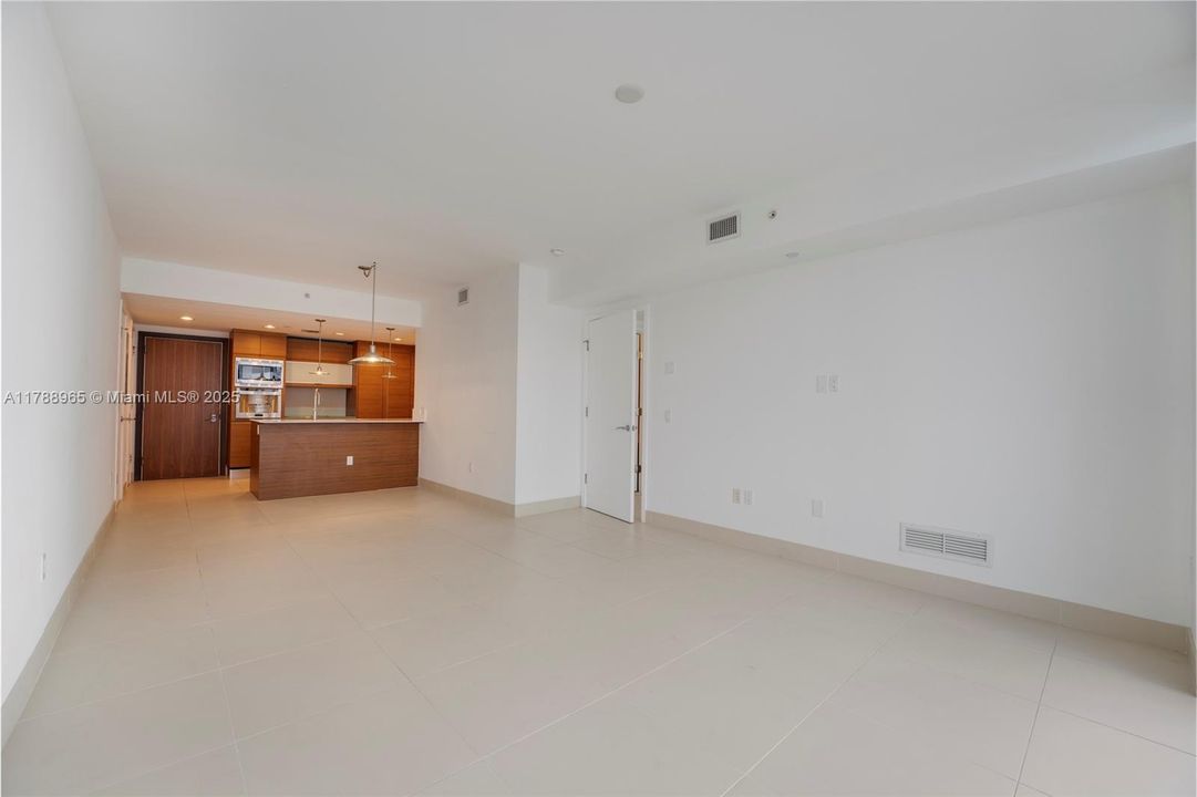 待售: $889,000 (1 贝兹, 1 浴室, 833 平方英尺)