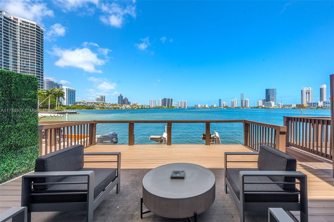 En Venta: $1,499,000 (3 camas, 2 baños, 1898 Pies cuadrados)