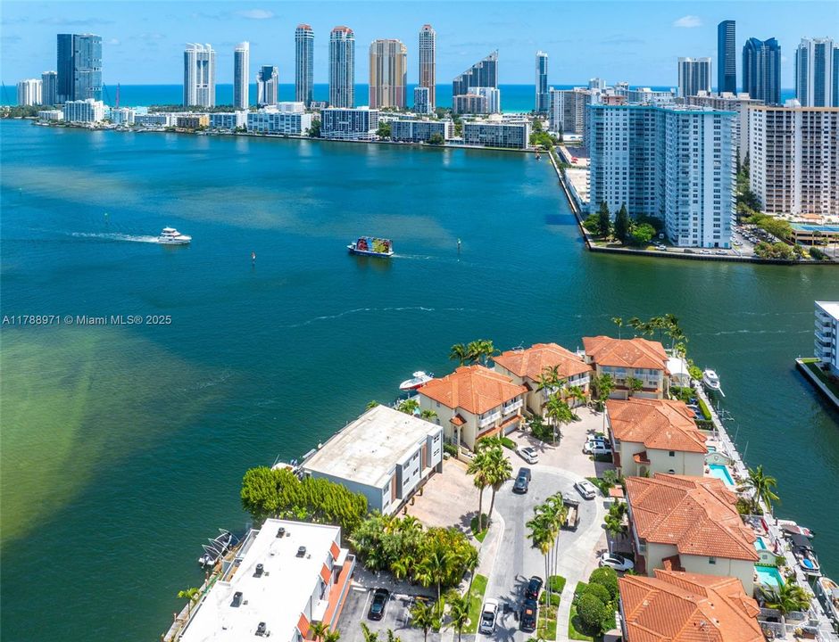 En Venta: $1,499,000 (3 camas, 2 baños, 1898 Pies cuadrados)