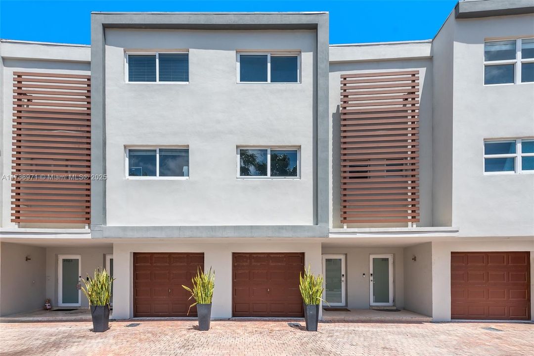 En Venta: $1,499,000 (3 camas, 2 baños, 1898 Pies cuadrados)