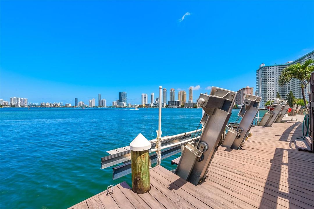 En Venta: $1,499,000 (3 camas, 2 baños, 1898 Pies cuadrados)