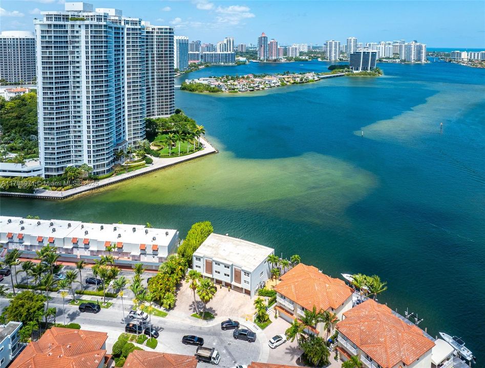 En Venta: $1,499,000 (3 camas, 2 baños, 1898 Pies cuadrados)