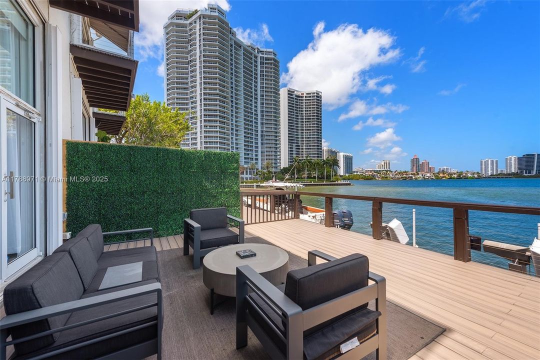 En Venta: $1,499,000 (3 camas, 2 baños, 1898 Pies cuadrados)