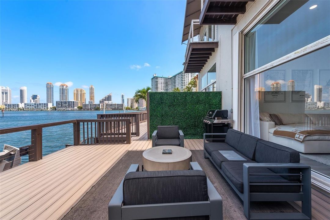 En Venta: $1,499,000 (3 camas, 2 baños, 1898 Pies cuadrados)