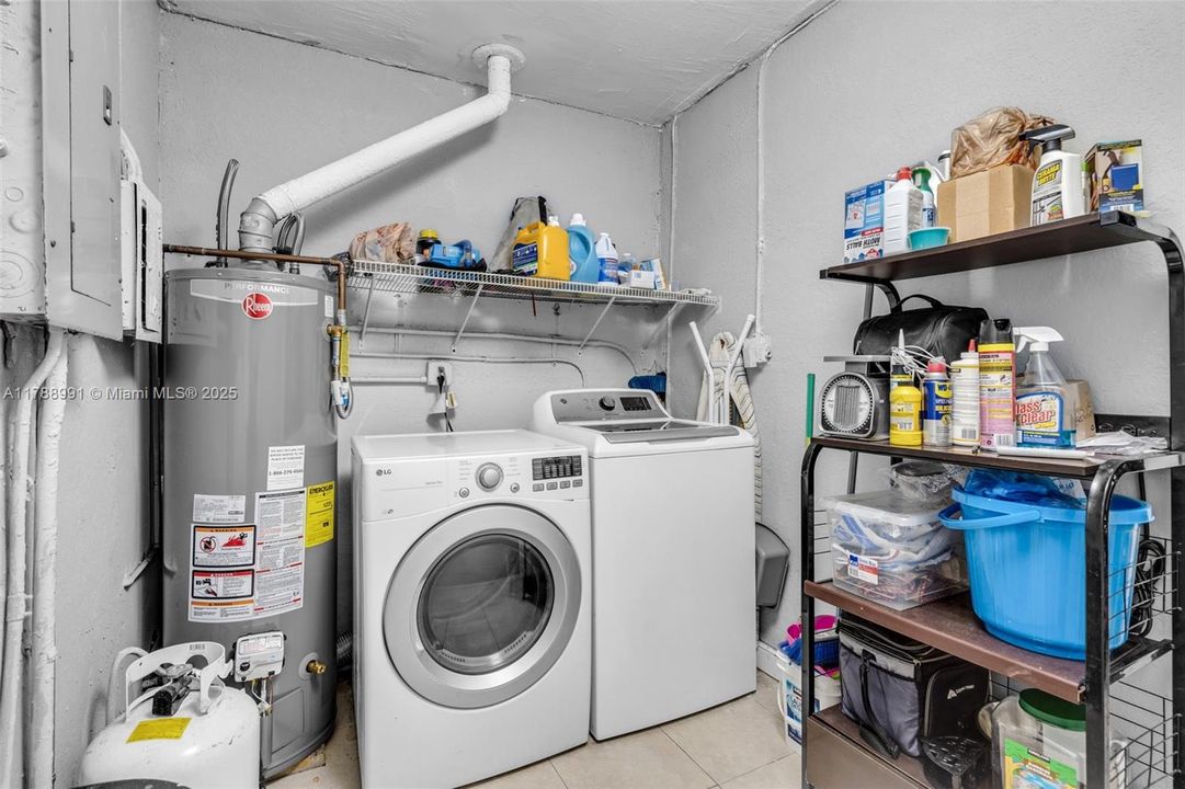 Recently Sold: $645,000 (4 beds, 3 baths, 2046 Square Feet)