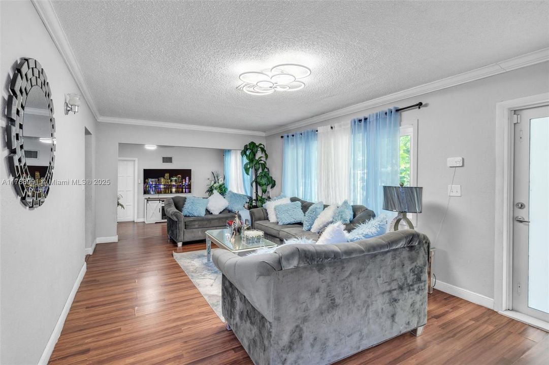 Recently Sold: $645,000 (4 beds, 3 baths, 2046 Square Feet)