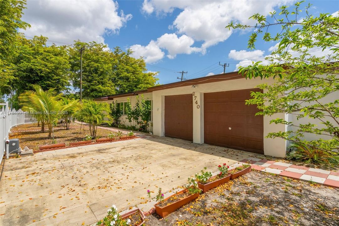 Recently Sold: $645,000 (4 beds, 3 baths, 2046 Square Feet)