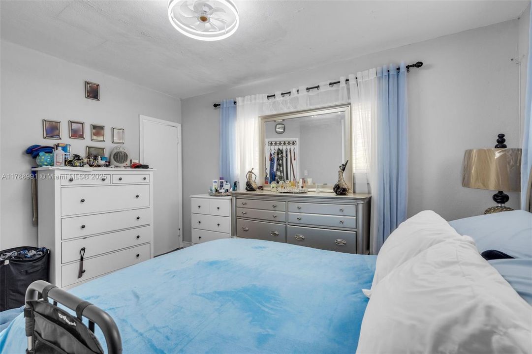 Recently Sold: $645,000 (4 beds, 3 baths, 2046 Square Feet)