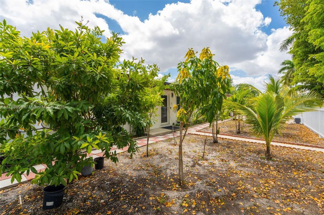 Recently Sold: $645,000 (4 beds, 3 baths, 2046 Square Feet)