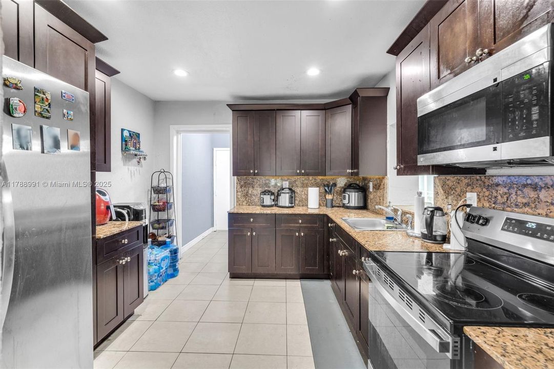 Recently Sold: $645,000 (4 beds, 3 baths, 2046 Square Feet)