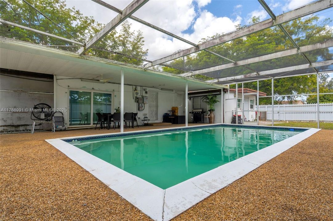 Recently Sold: $645,000 (4 beds, 3 baths, 2046 Square Feet)