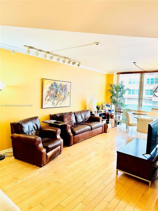 待售: $1,200,000 (3 贝兹, 3 浴室, 1650 平方英尺)