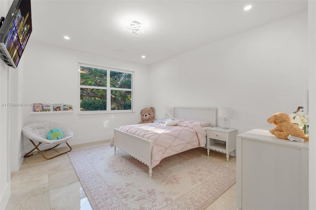 Recently Rented: $35,000 (7 beds, 8 baths, 7028 Square Feet)