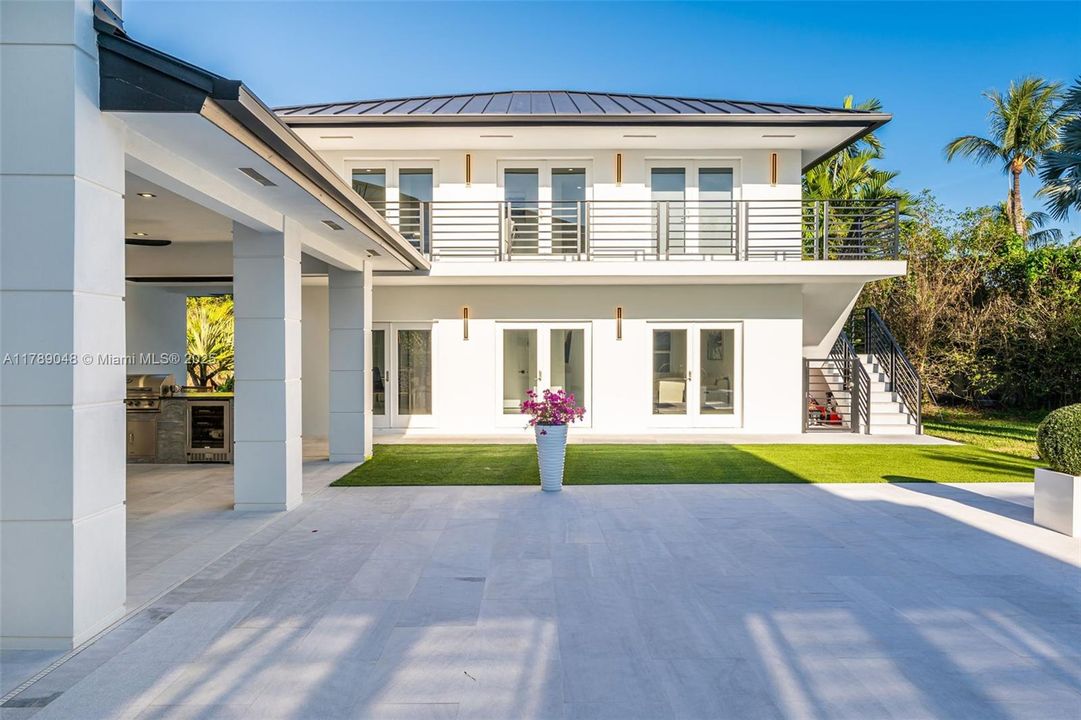 Recently Rented: $35,000 (7 beds, 8 baths, 7028 Square Feet)