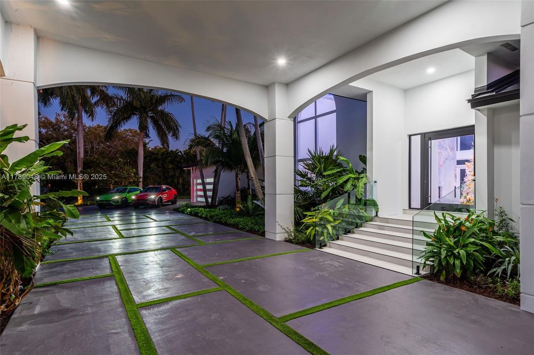 Recently Rented: $35,000 (7 beds, 8 baths, 7028 Square Feet)