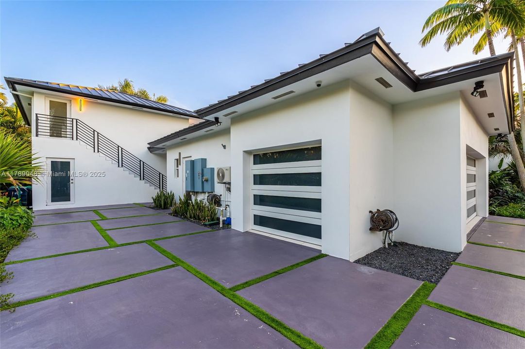 Recently Rented: $35,000 (7 beds, 8 baths, 7028 Square Feet)