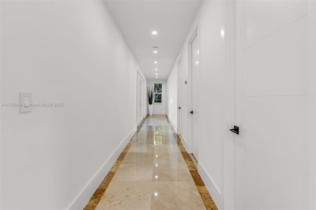 Recently Rented: $35,000 (7 beds, 8 baths, 7028 Square Feet)