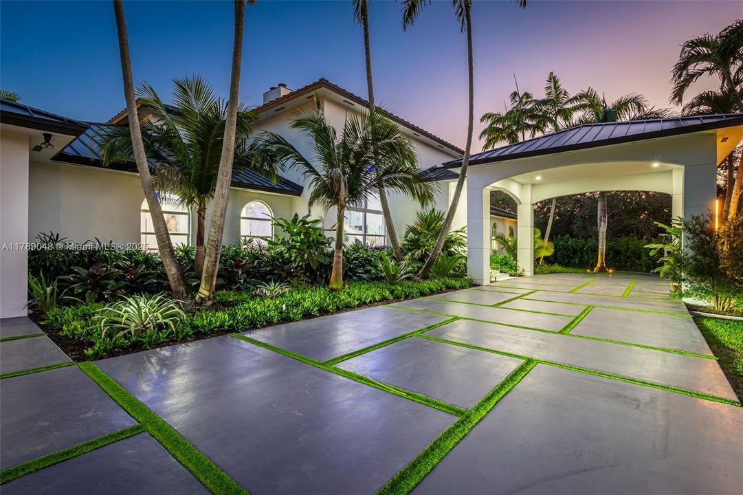 Recently Rented: $35,000 (7 beds, 8 baths, 7028 Square Feet)