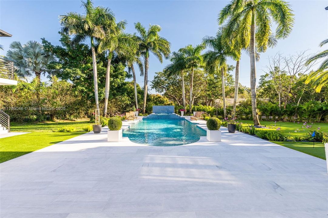 Recently Rented: $35,000 (7 beds, 8 baths, 7028 Square Feet)