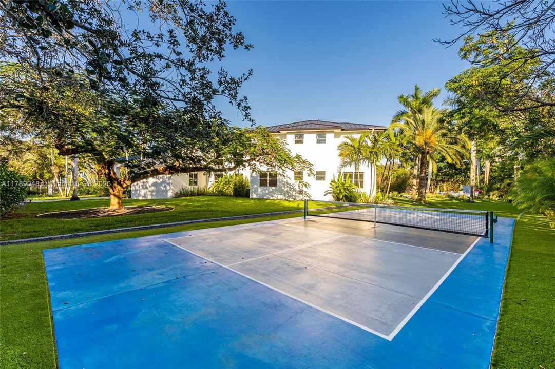 Recently Rented: $35,000 (7 beds, 8 baths, 7028 Square Feet)