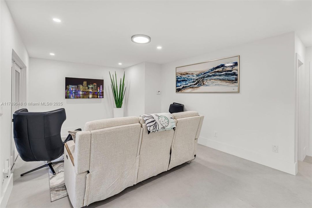 Recently Rented: $35,000 (7 beds, 8 baths, 7028 Square Feet)