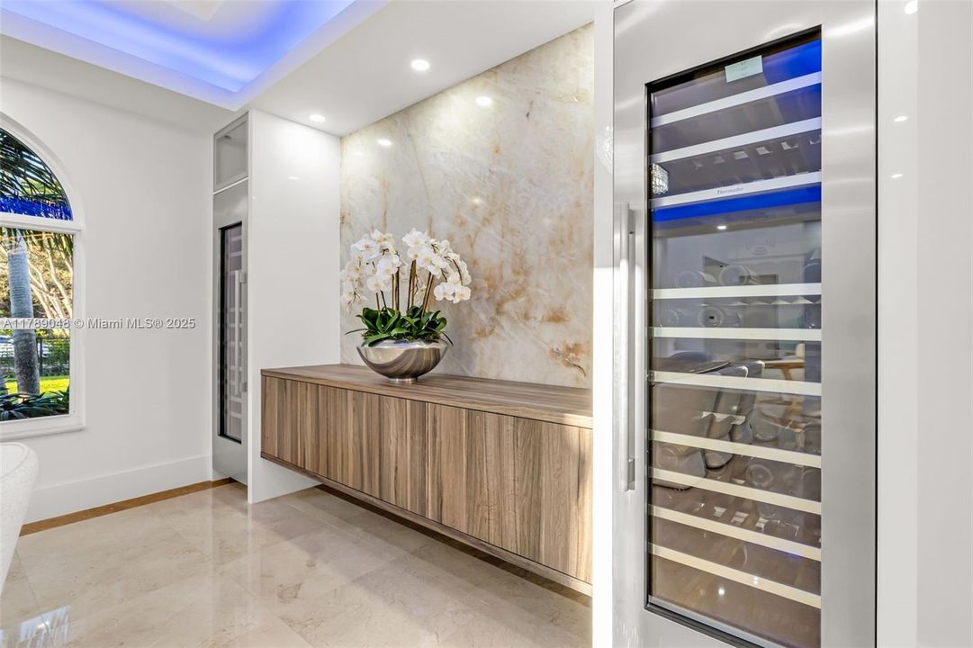 Recently Rented: $35,000 (7 beds, 8 baths, 7028 Square Feet)