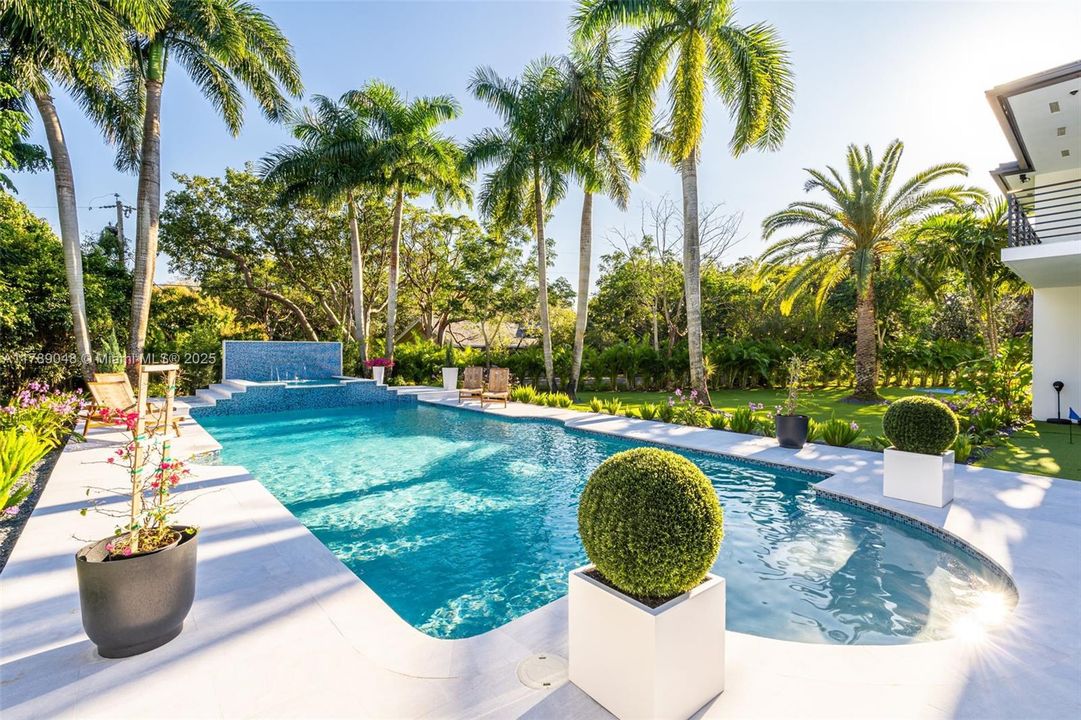 Recently Rented: $35,000 (7 beds, 8 baths, 7028 Square Feet)