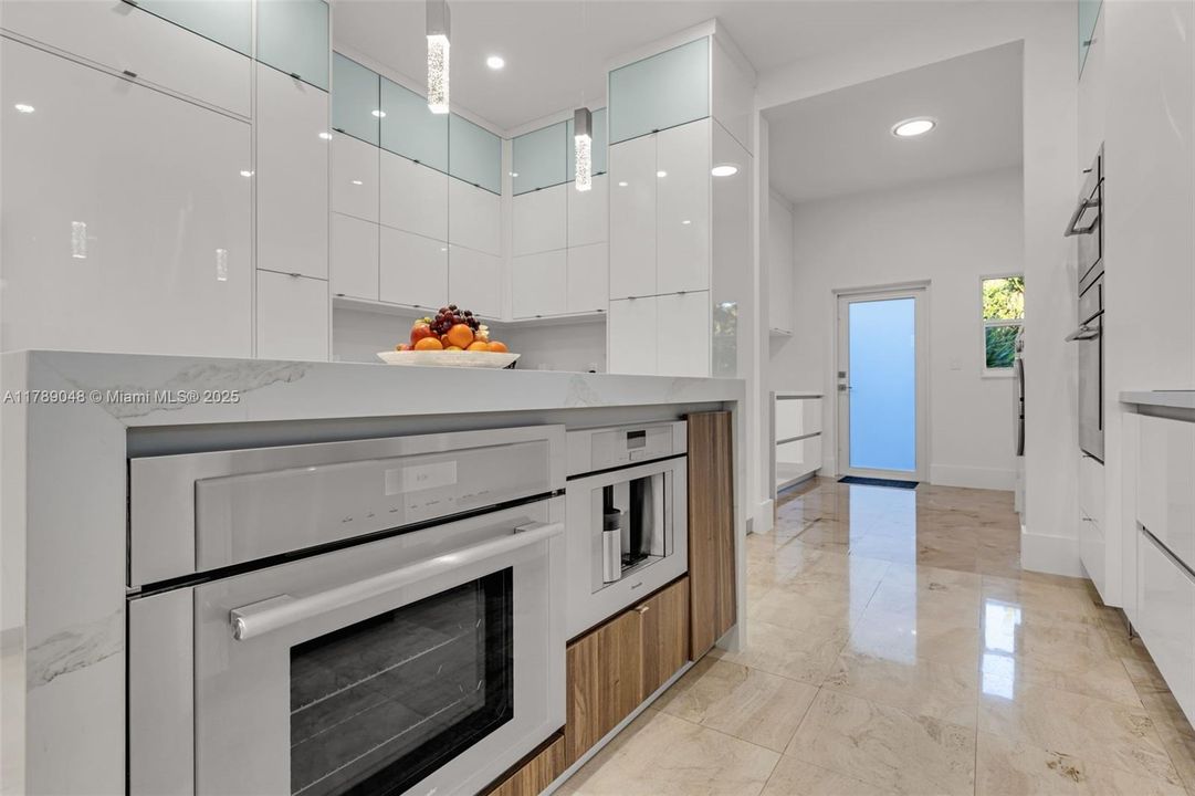 Recently Rented: $35,000 (7 beds, 8 baths, 7028 Square Feet)