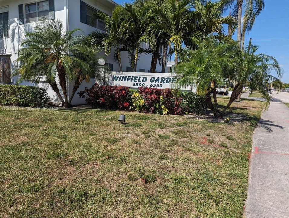 For Sale: $125,000 (1 beds, 1 baths, 595 Square Feet)