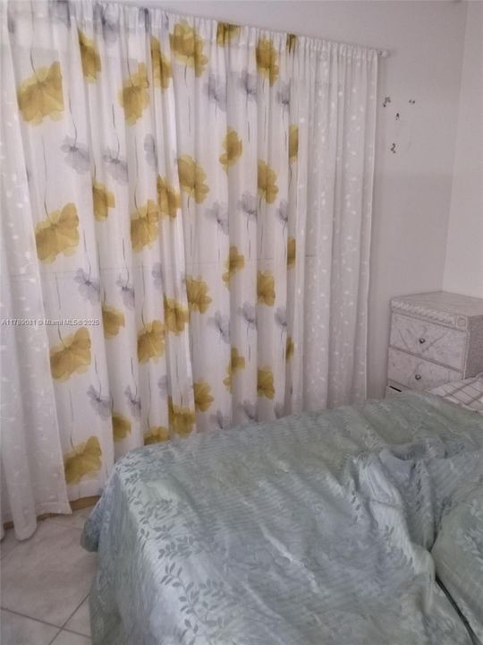 For Sale: $125,000 (1 beds, 1 baths, 595 Square Feet)