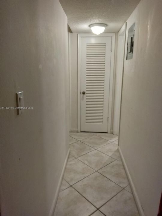 For Sale: $125,000 (1 beds, 1 baths, 595 Square Feet)