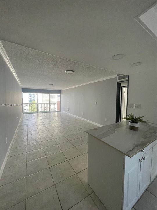 Vendido Recientemente: $330,000 (2 camas, 2 baños, 970 Pies cuadrados)