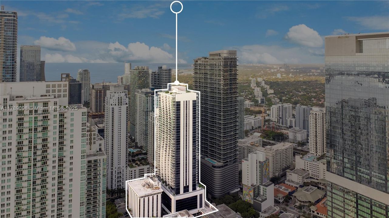 Recently Rented: $4,850 (1 beds, 1 baths, 975 Square Feet)