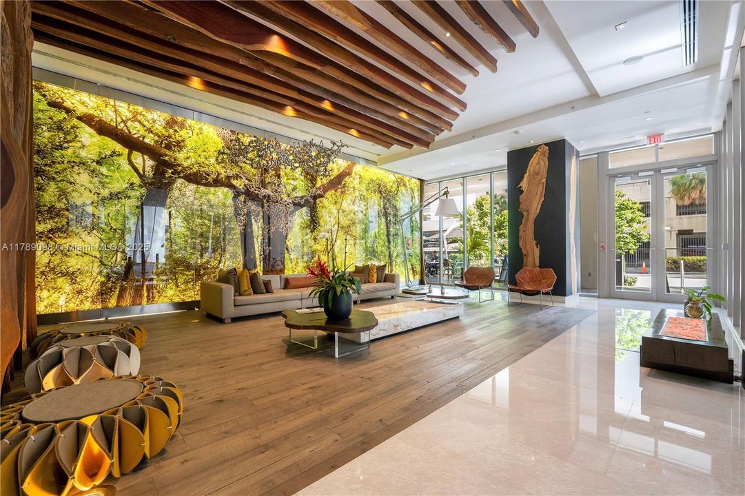 Recently Rented: $4,850 (1 beds, 1 baths, 975 Square Feet)