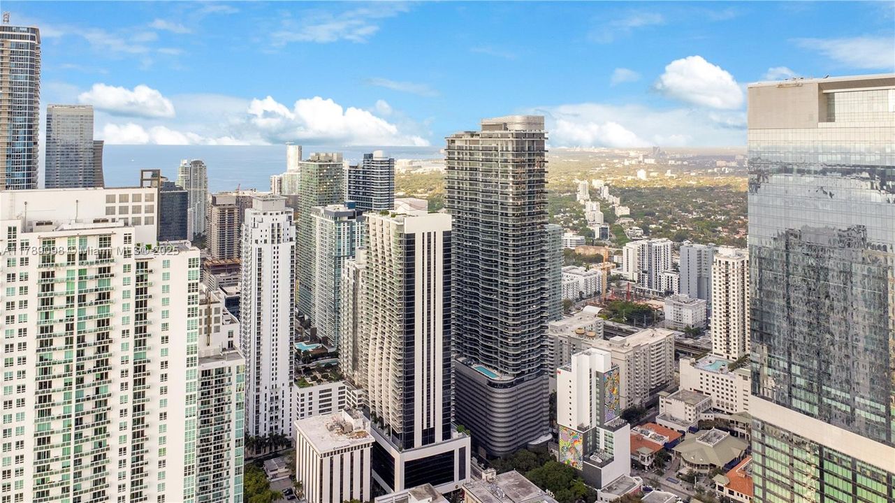 Recently Rented: $4,850 (1 beds, 1 baths, 975 Square Feet)