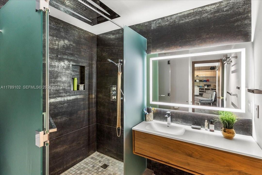 For Sale: $5,100,000 (6 beds, 6 baths, 3888 Square Feet)