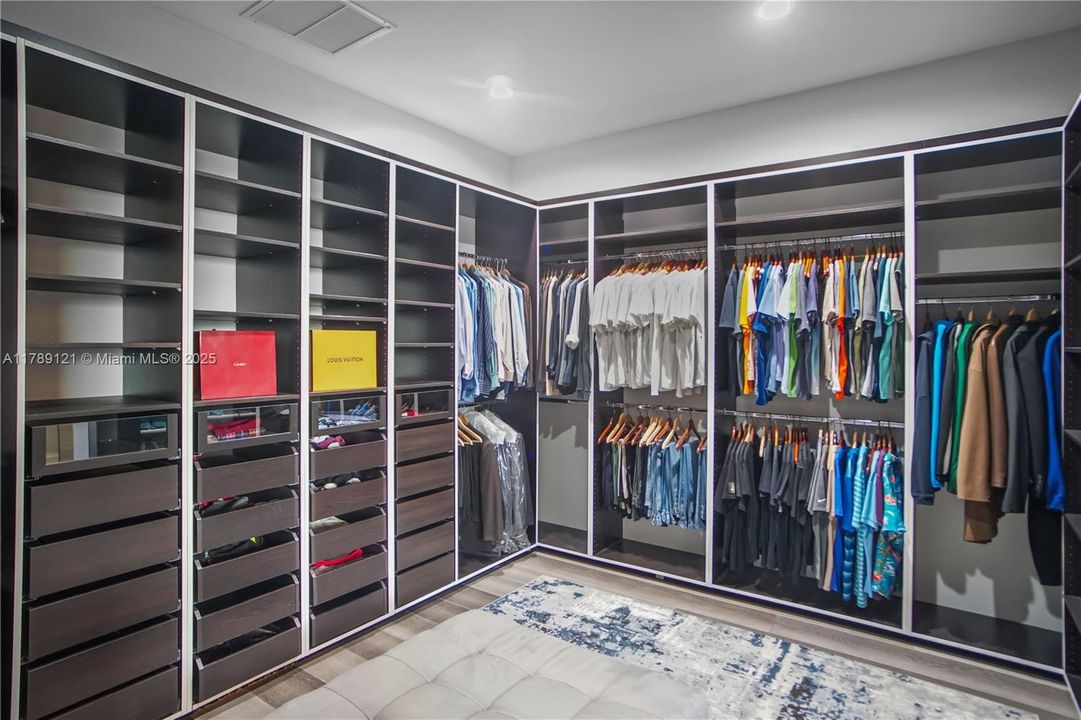 Recently Sold: $1,748,000 (5 beds, 4 baths, 5189 Square Feet)