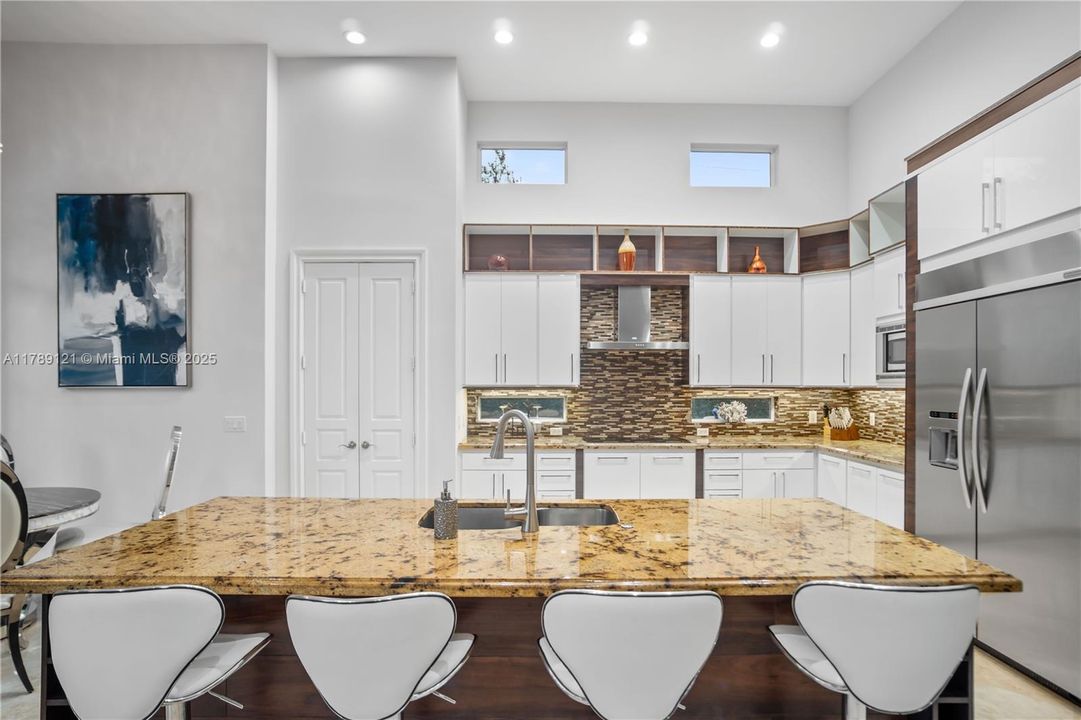 Recently Sold: $1,748,000 (5 beds, 4 baths, 5189 Square Feet)