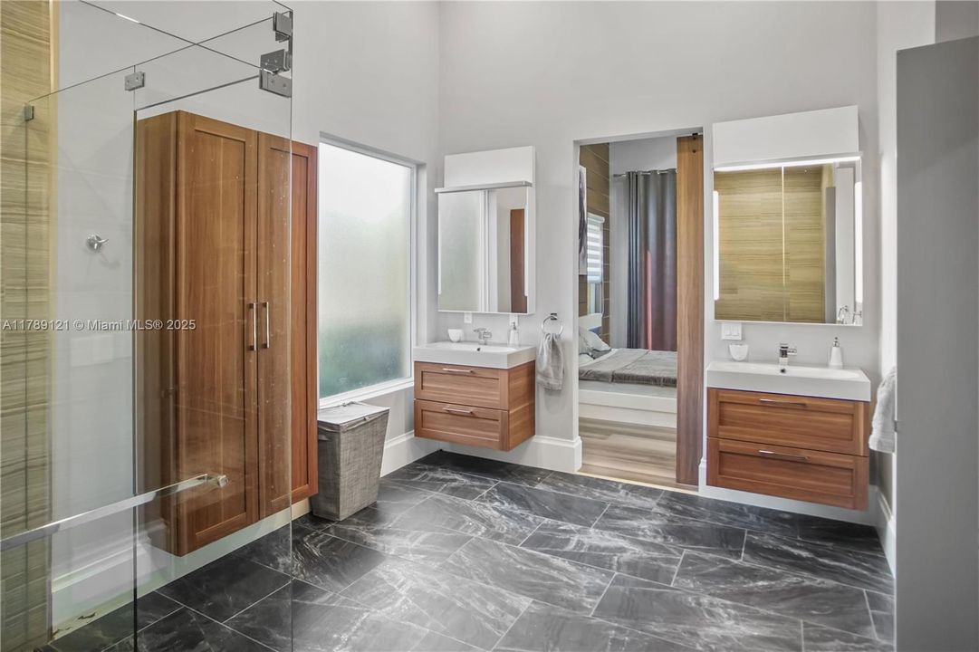 Recently Sold: $1,748,000 (5 beds, 4 baths, 5189 Square Feet)