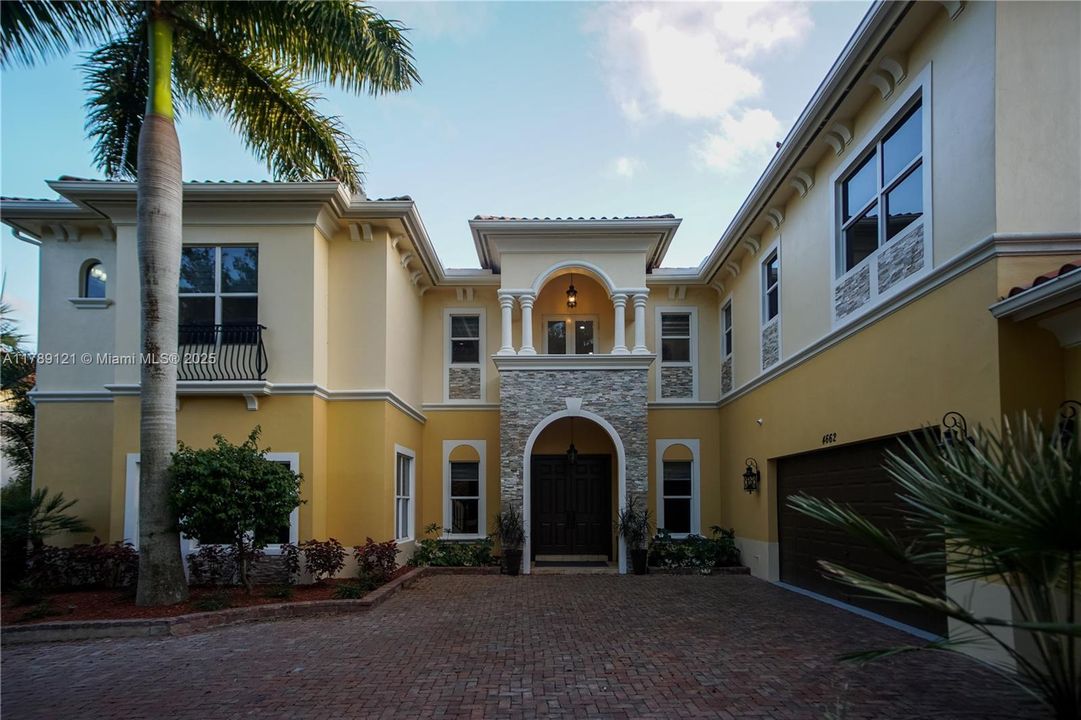 Recently Sold: $1,748,000 (5 beds, 4 baths, 5189 Square Feet)