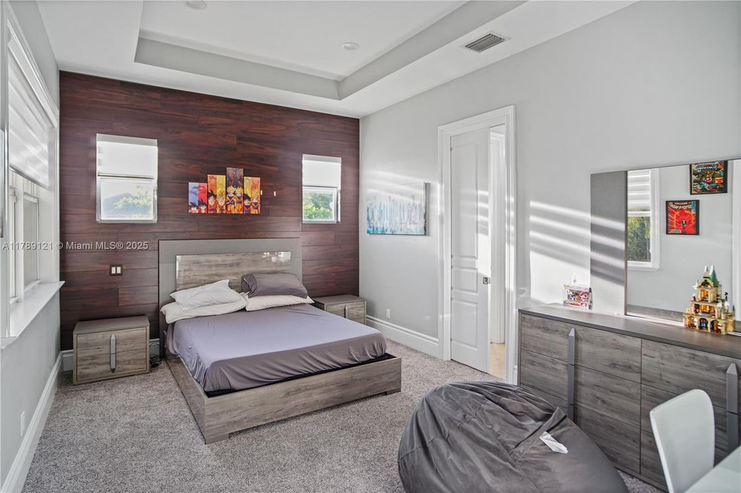 Recently Sold: $1,748,000 (5 beds, 4 baths, 5189 Square Feet)