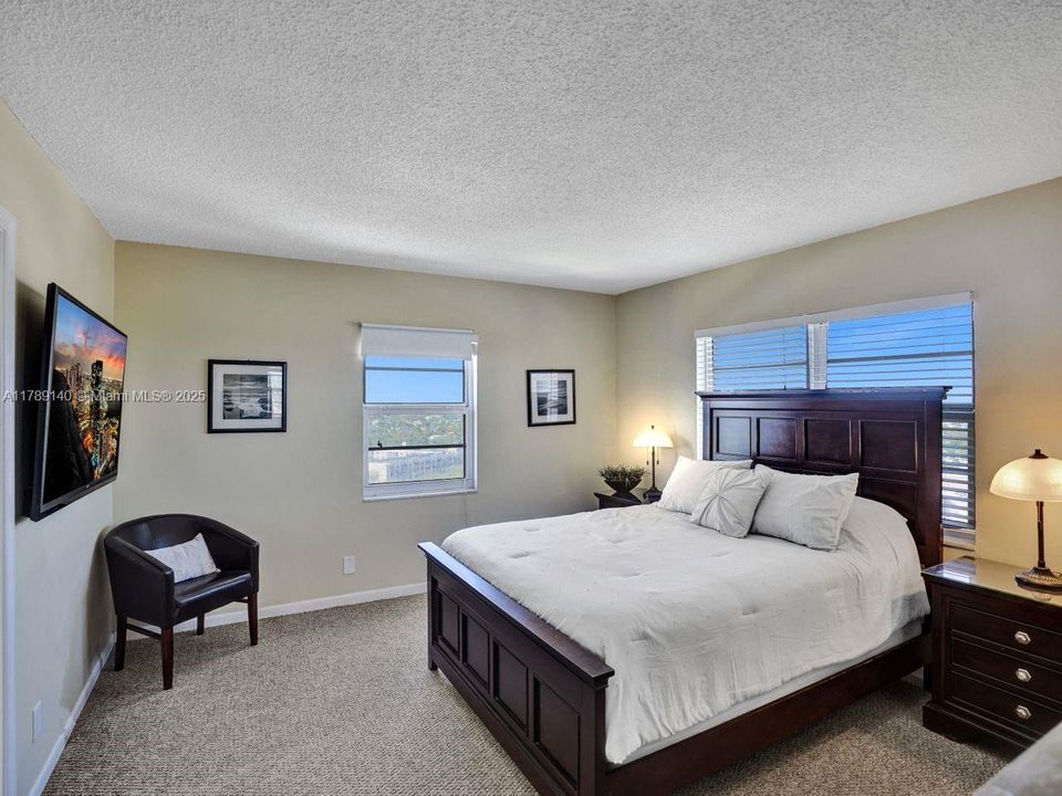 Activo con contrato: $2,700 (2 camas, 2 baños, 1070 Pies cuadrados)