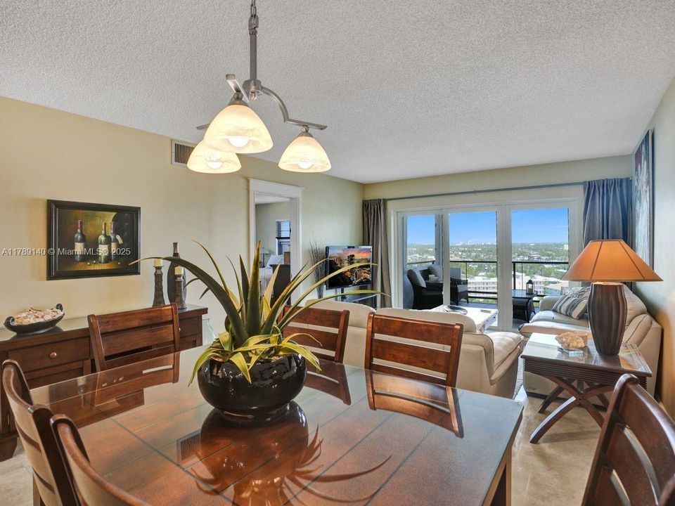 Activo con contrato: $2,700 (2 camas, 2 baños, 1070 Pies cuadrados)