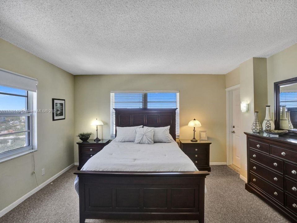 Activo con contrato: $2,700 (2 camas, 2 baños, 1070 Pies cuadrados)