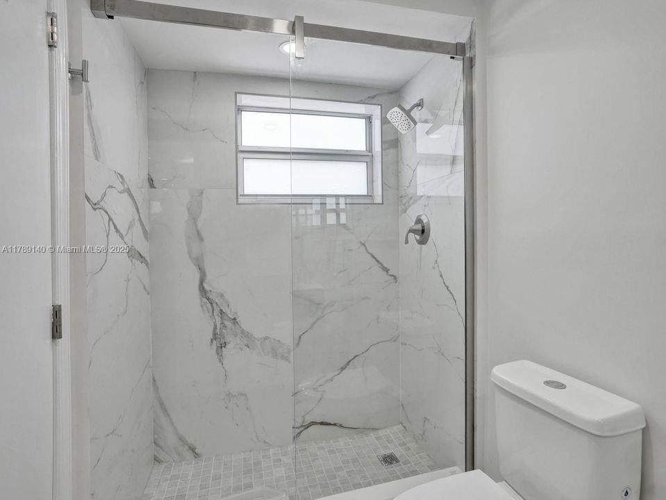 Activo con contrato: $2,700 (2 camas, 2 baños, 1070 Pies cuadrados)