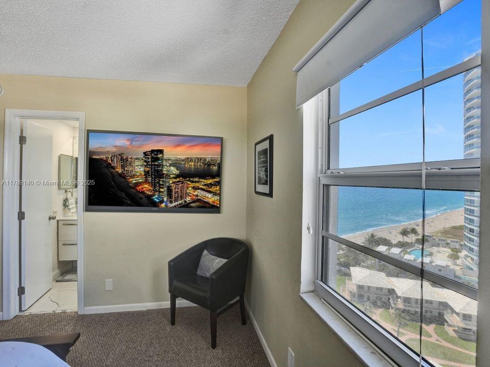 Activo con contrato: $2,700 (2 camas, 2 baños, 1070 Pies cuadrados)