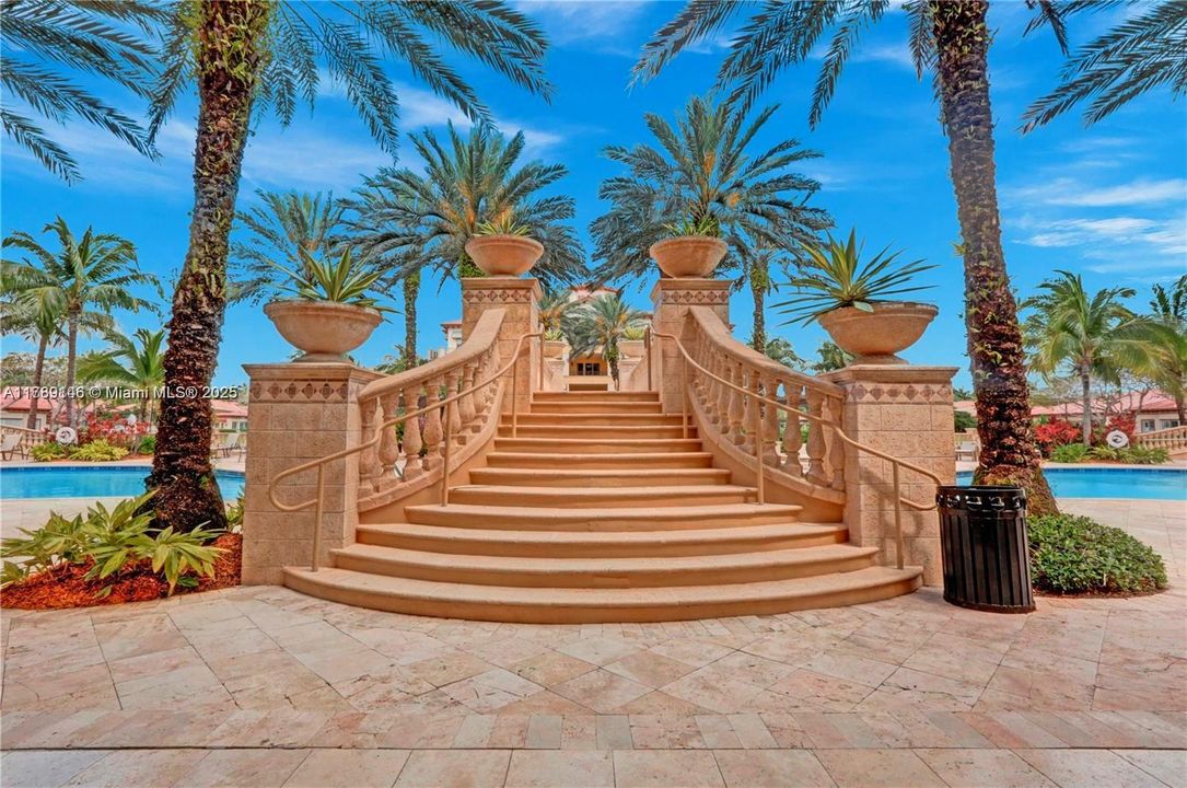 合同活跃: $549,999 (2 贝兹, 2 浴室, 1606 平方英尺)