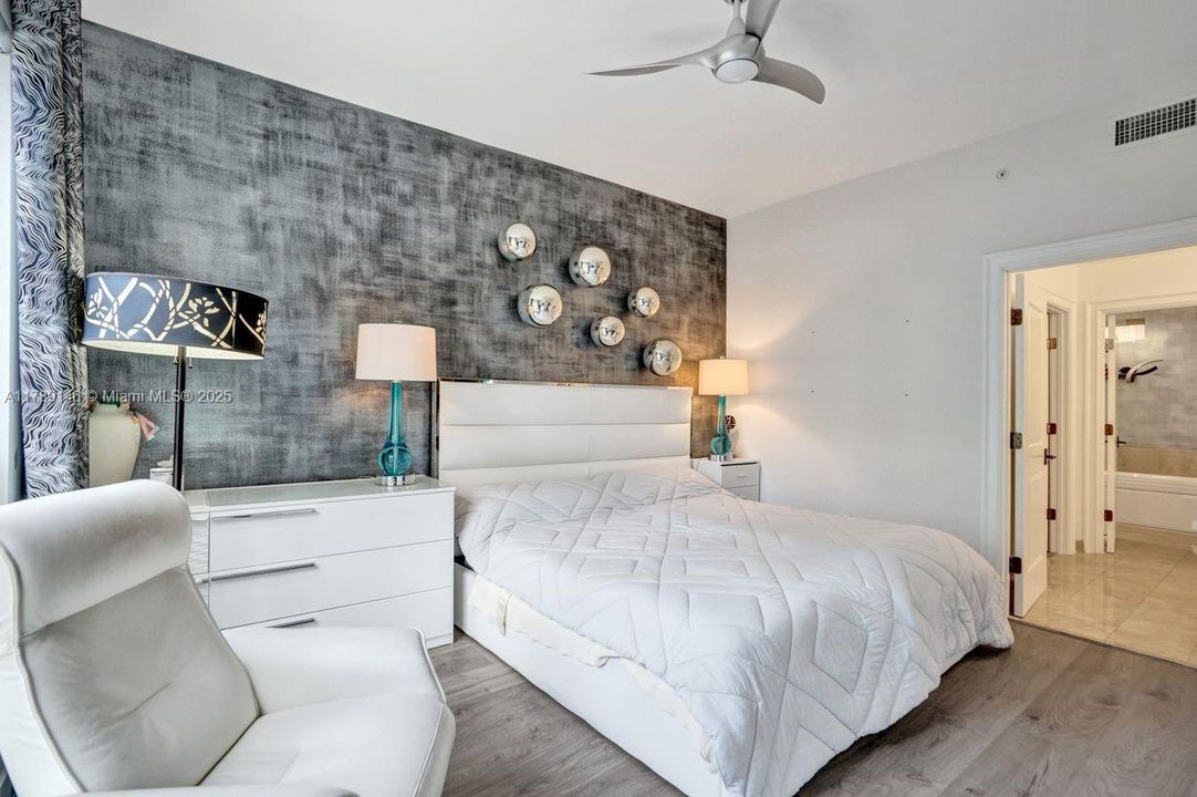 合同活跃: $549,999 (2 贝兹, 2 浴室, 1606 平方英尺)