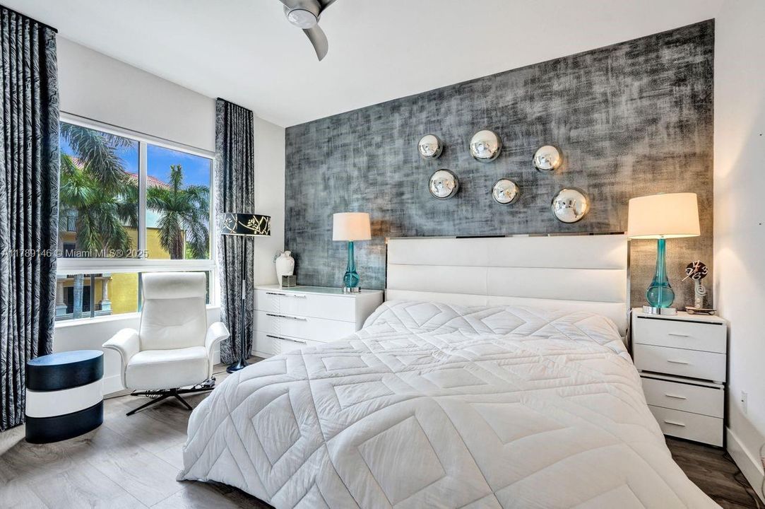 合同活跃: $549,999 (2 贝兹, 2 浴室, 1606 平方英尺)