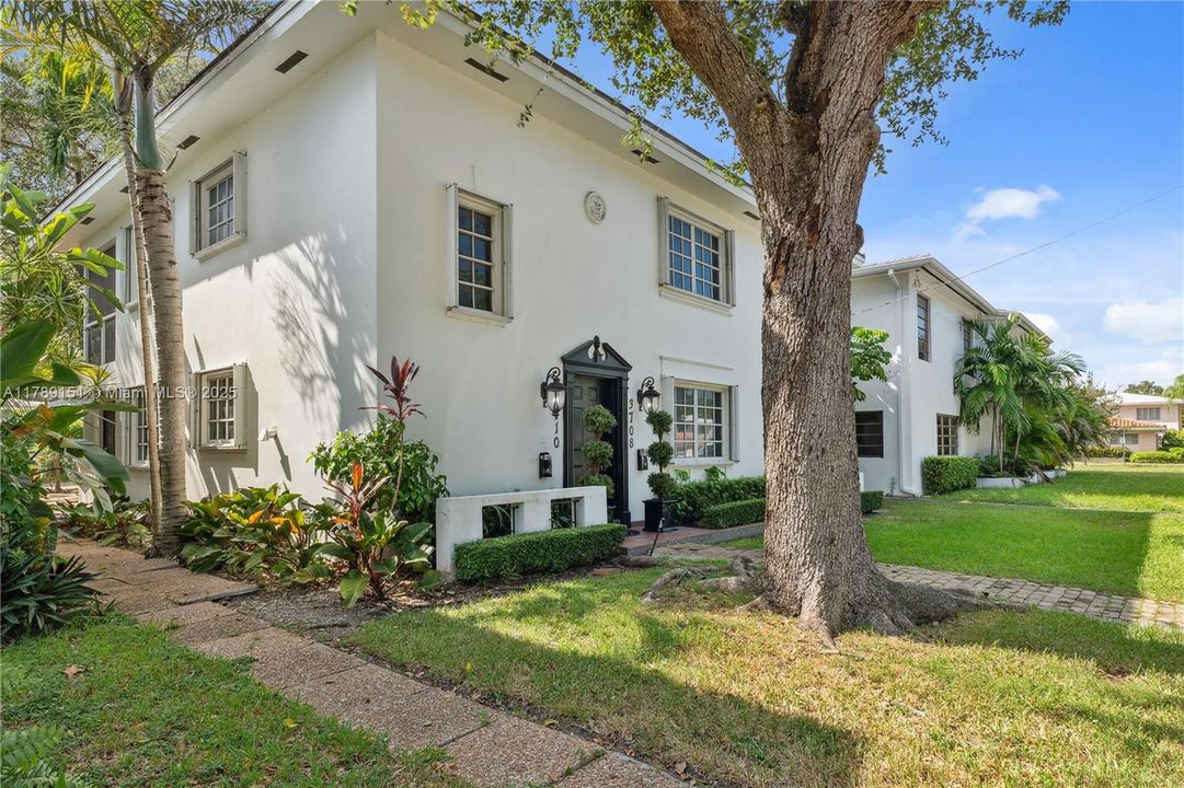 Recently Rented: $3,450 (2 beds, 1 baths, 1350 Square Feet)